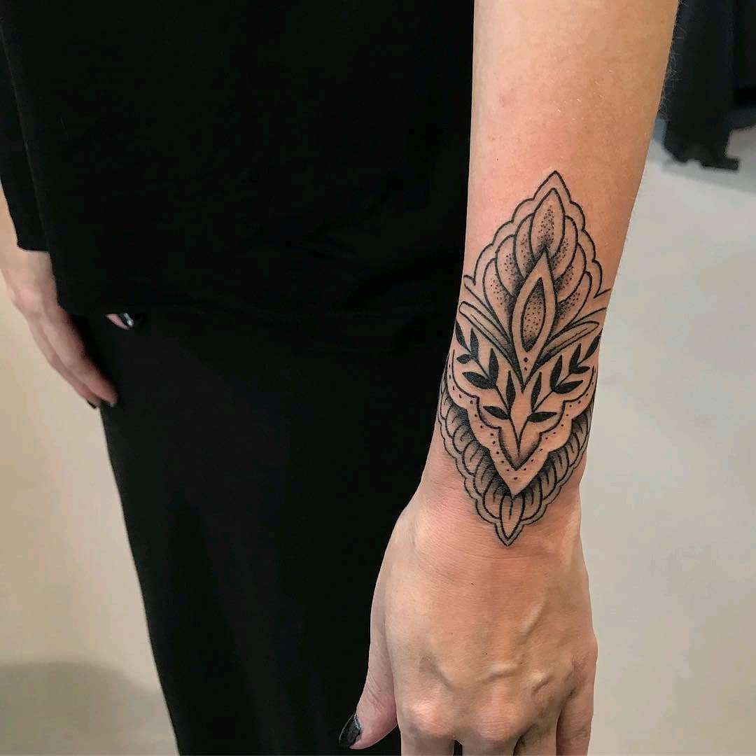 手腕梵花臂环纹身图案